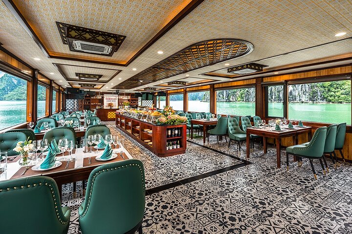 Halong Bay Luxury Cruise Day Trip with Hercules From Hanoi: