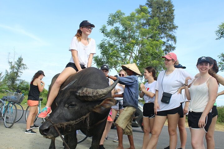 Hoi An: TRA QUE VILLAGE FARM-TO-TABLE COOKING TOUR