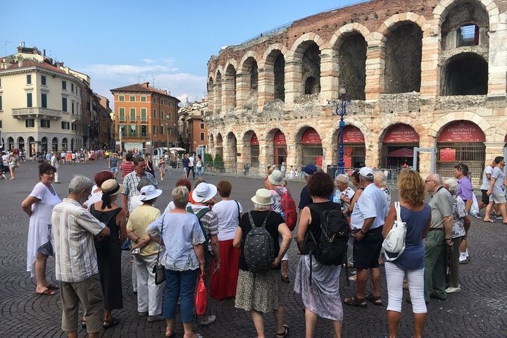 1h – Verona highlights Walking tour with Guide