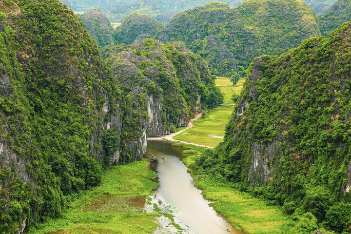 Ninh Binh 1 Day Tour from Hanoi: Hoa Lu Tam Coc & Mua Cave