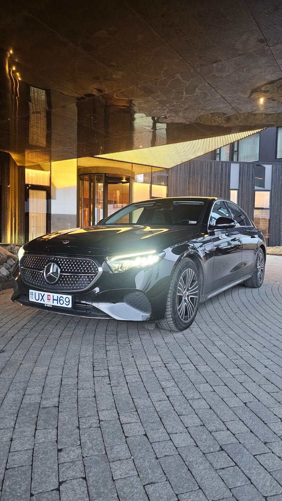 Private Transfer: Reykjavík → Keflavik Airport (Sedan 2 Pax)