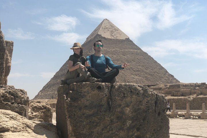 Low- Cost Guiding Tour to Pyramids of Giza & Sphinx
