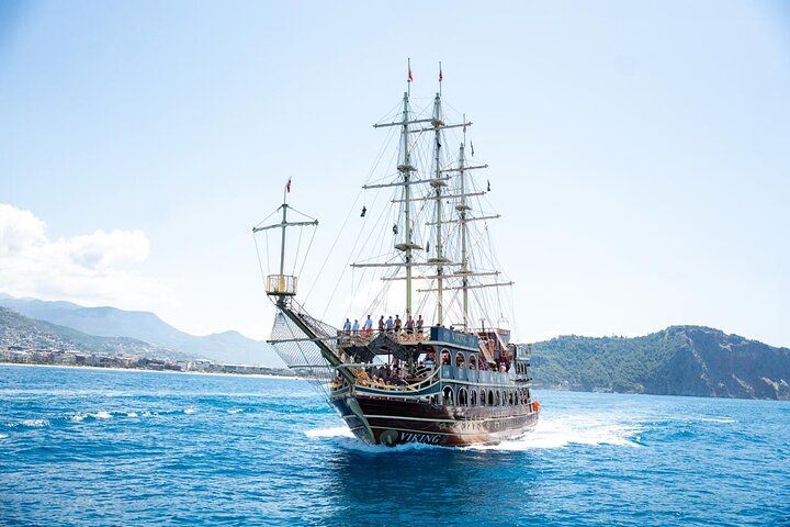 Alanya Pirate Boat Trip with Lunch, Swim Stops and Foam Party
