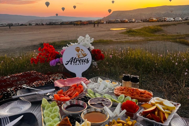 Cappadocia Sunrise Breakfast with Hot Air Balloon Views