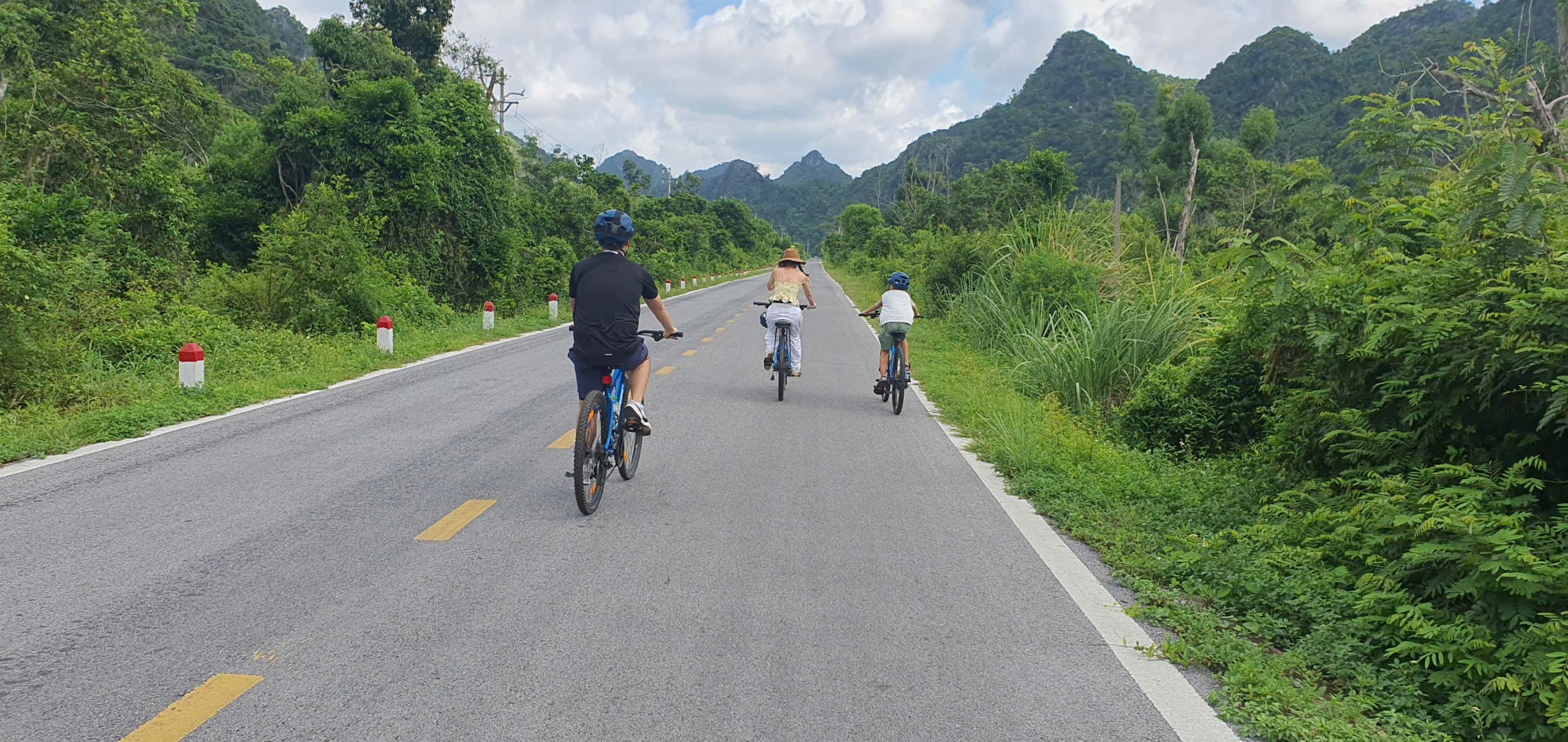 Easy Rider Cat Ba – National Park & Caving 02 hours
