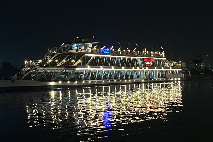 Private Nile Dinner Cruise with Buffet & Live Show