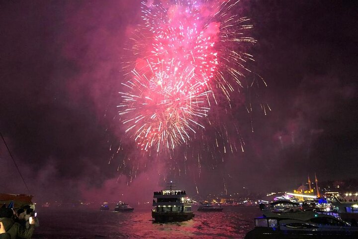 Istanbul Night Bosphorus Cruise Tour With Transfer and Dinner Istanbul Night Bosphorus Cruise Tour With Transfer and Dinner