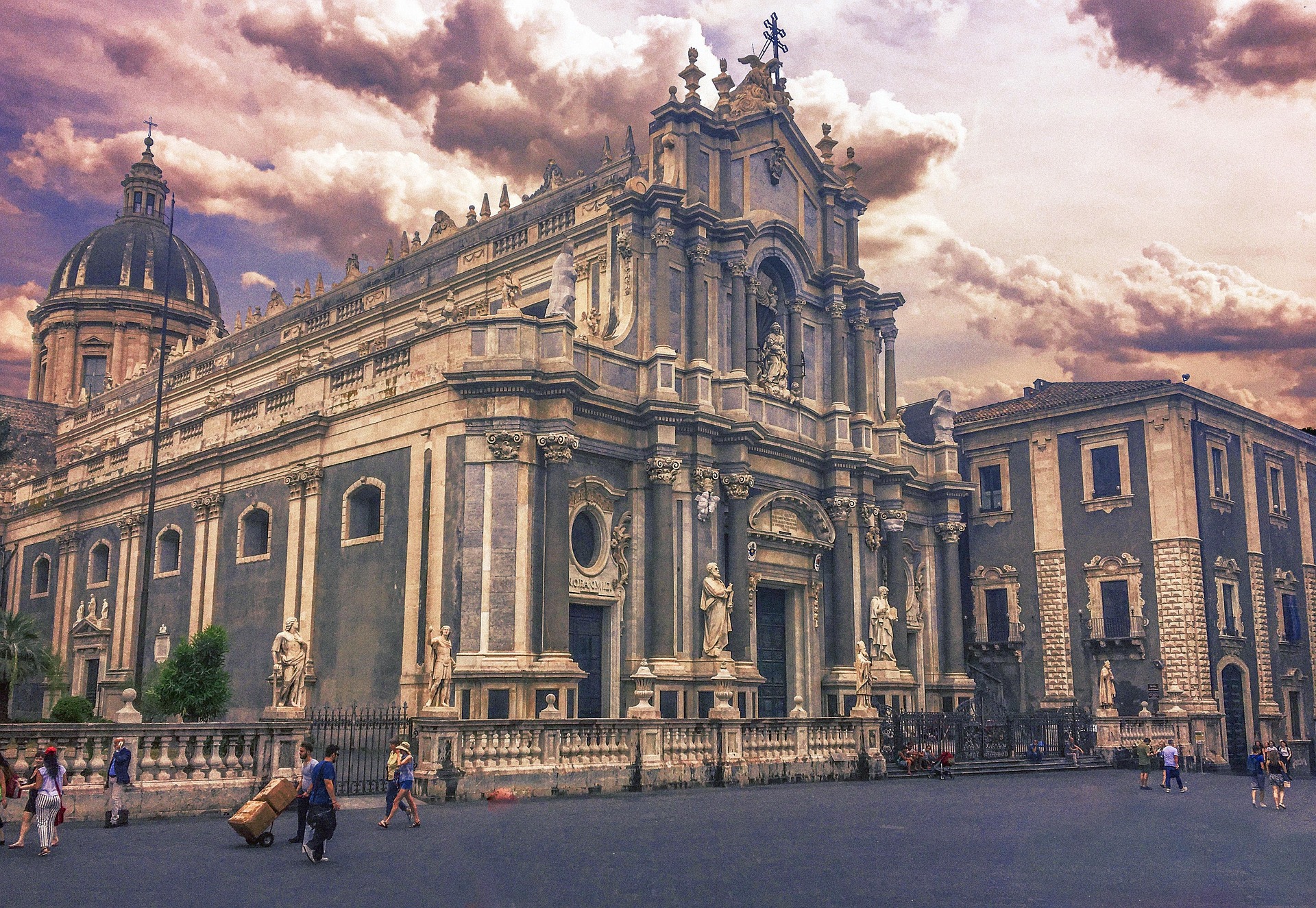 Catania Half-Day Private Walking Tour with Market Aperitivo