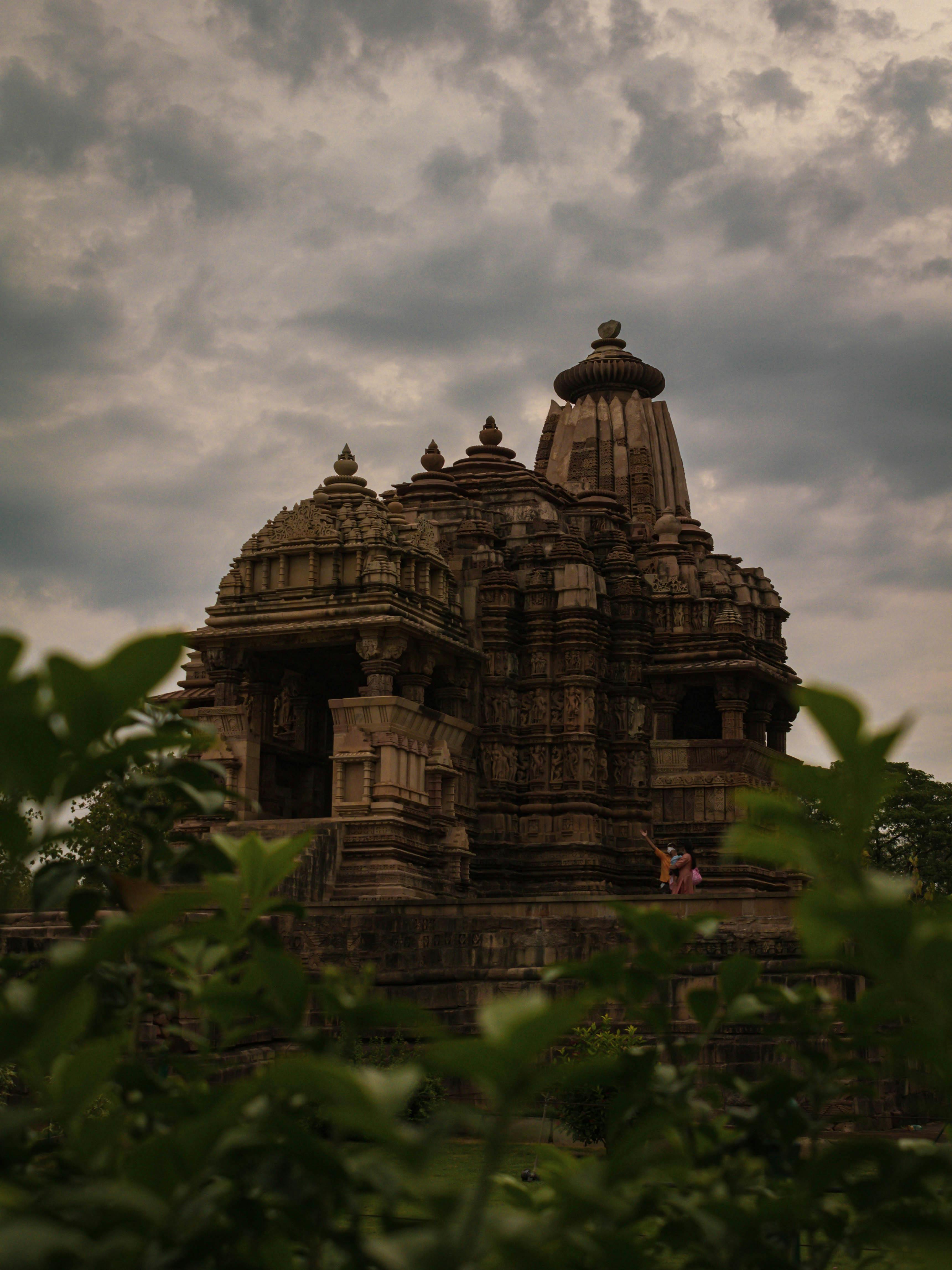 9 Days Delhi-Agra-Orchha-Khajuraho-Varanasi Tour