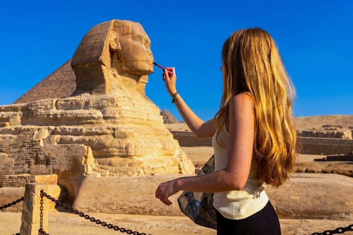 Giza Pyramids Tour with Free Photo Shoot at the Sphinx