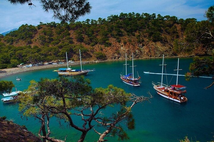 Kemer Pirate Boat Tour with Lunch & Free Soft Drinks Kemer Pirate Boat Tour with Lunch & Free Soft Drinks