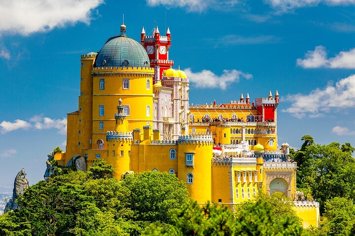 Sintra Full-Day Private Tour – Including Pena Palace + Regaleira V