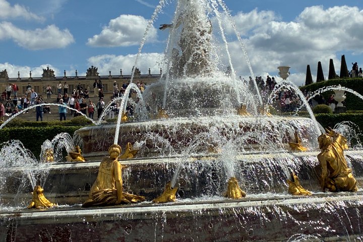 Versailles all-Inclusive guided tour with hotel Pickup in a Mercedes V-class