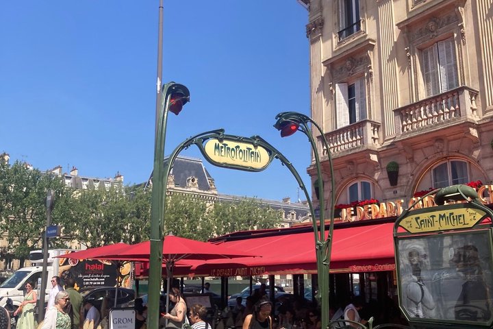 Latin Quarter & Notre-Dame: 2,000 Years of History in small group